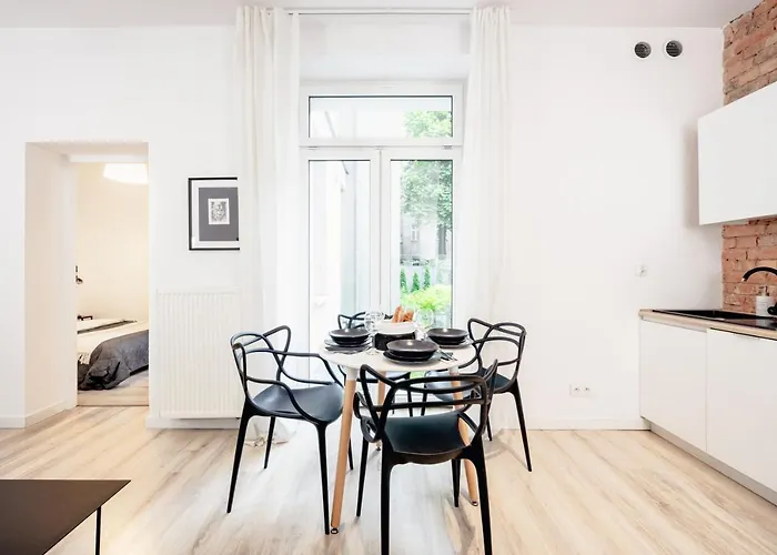 Pamiatkowa 11, 2 Rooms, Self Check In 24h Poznan