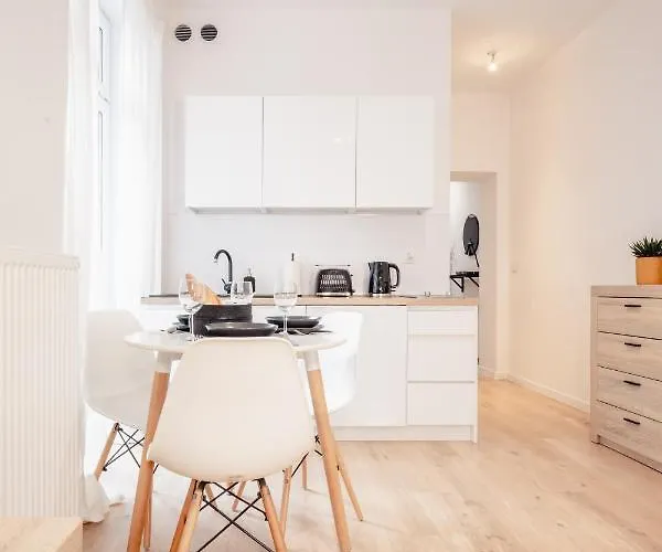 Apartment Pamiatkowa 11, 2 Rooms, Self Check In 24h Poznan